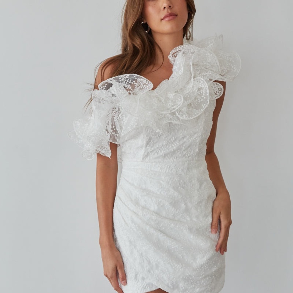 DO+BE One-Shoulder White Dress with Ruffles